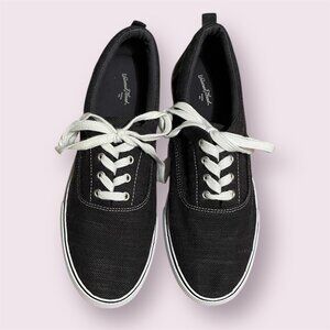 Black & White Canvas Sneakers 9 Universal Thread Lace-Up Low-Top Casual Shoes